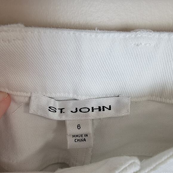 St. John White Rose Rhinestone Pocket Bootcut Jeans Size 6 - Picture 3 of 3